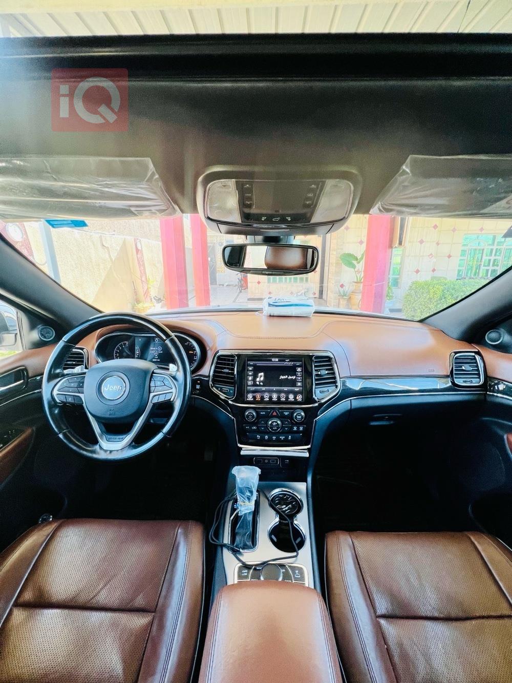 جیپ گراند شیرۆکی